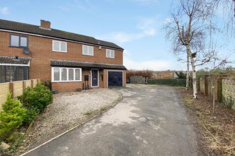 4 bedroom semi-detached house for sale