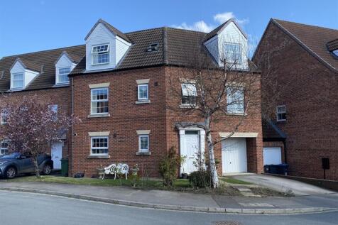 Calvert Way, Bedale 4 bed link detached house for sale