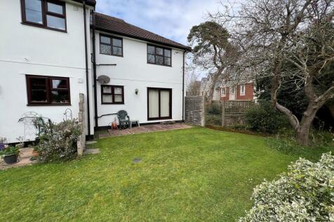 Ashley Road, New Milton, Hampshire.... 1 bed flat for sale