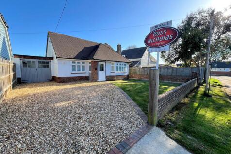 Carlton Avenue, Barton On Sea, New... 2 bed detached bungalow for sale