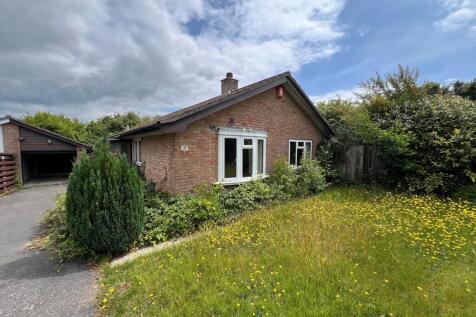 Ashdown Walk, New Milton, Hampshire.... 3 bed detached bungalow for sale