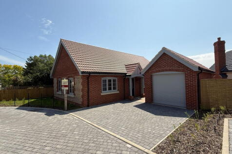 Halesworth, Suffolk 2 bed detached bungalow for sale