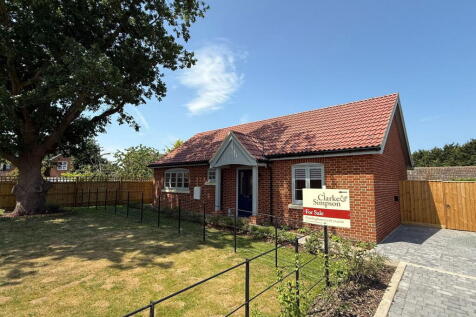 Wissett Road, Halesworth, Suffolk 2 bed detached bungalow for sale