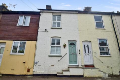 Station Road, Rainham, Gillingham, ME8 2 bed terraced house for sale