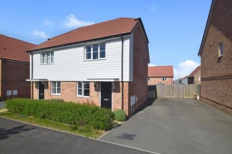 Batsman Avenue, Rainham, Gillingham, ME8 2 bed semi
