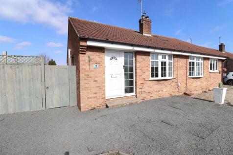 2 bedroom semi-detached bungalow for sale