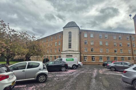 Studio flat for sale