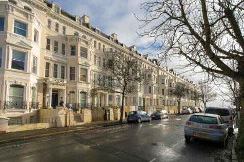 Clifton Gardens, Folkestone, CT20 2 bed apartment for sale