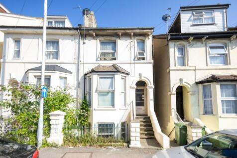 Dover Road, Folkestone, CT20 2 bed apartment for sale