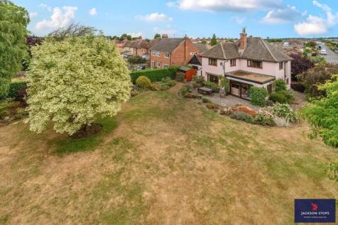 Stretton Avenue, Newmarket, Suffolk, CB8 4 bed detached house for sale