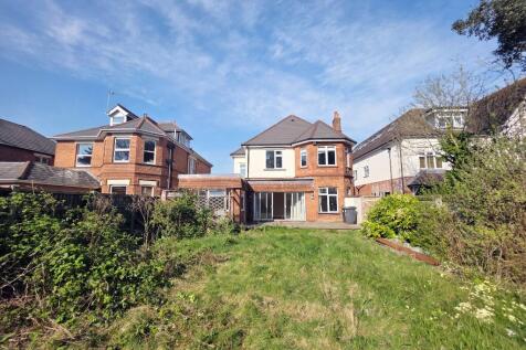 6 bedroom detached house for sale