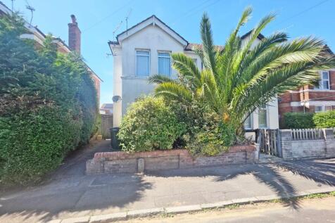 2 bedroom ground floor flat for sale