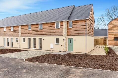 4 bedroom semi-detached house for sale