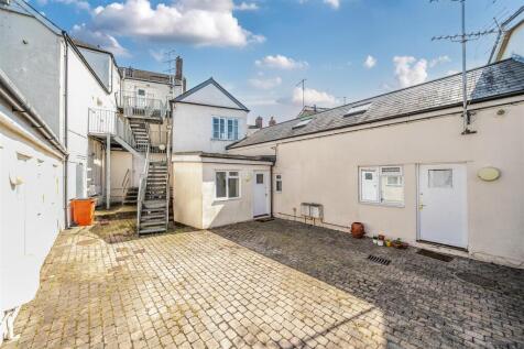 Globe Court 1 bed apartment for sale