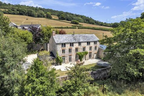 5 bedroom semi-detached house for sale