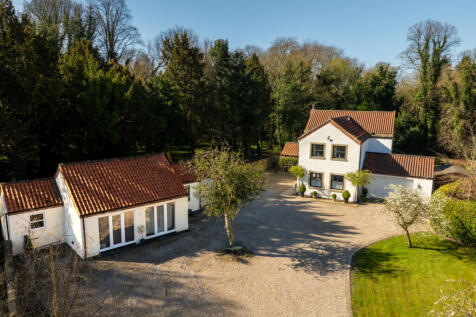 Woodlands Cottage, Burton Salmon 4 bed detached house for sale