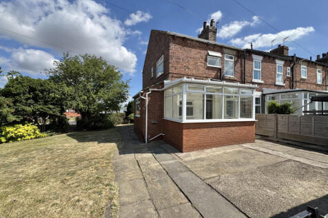 School Terrace, Garforth 3 bed end of terrace house for sale