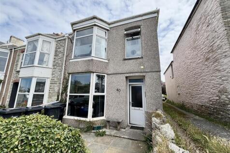 4 bedroom end of terrace house for sale