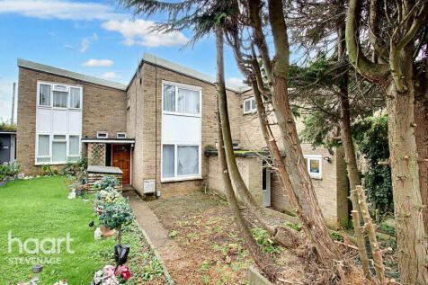 Spring Drive, Stevenage 2 bed terraced house for sale
