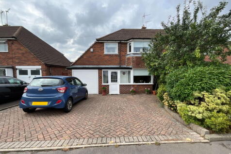 3 bedroom semi-detached house for sale
