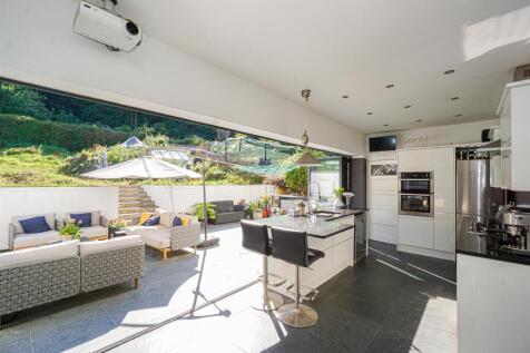 4 bedroom semi-detached house for sale