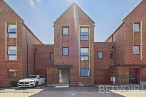 Lady Herbert Way, Shrewsbury, SY3 4 bed townhouse for sale