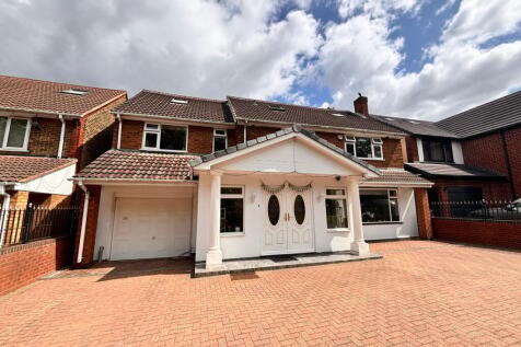 Birmingham Road, Walsall, WS5 6 bed detached house for sale