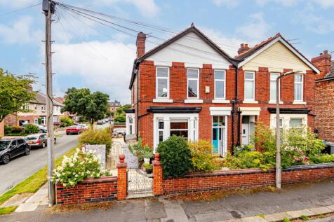 Shanklyn Avenue, Urmston, Manchester... 4 bed semi