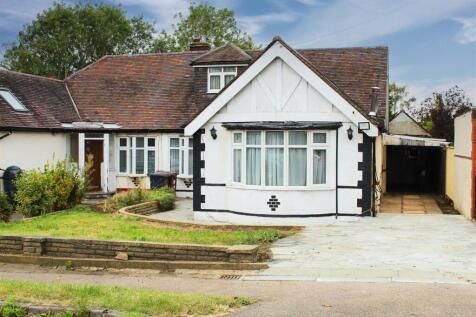 Ladbrooke Drive, Potters Bar EN6 5 bed chalet for sale