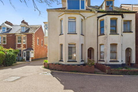 5 bedroom semi-detached house for sale