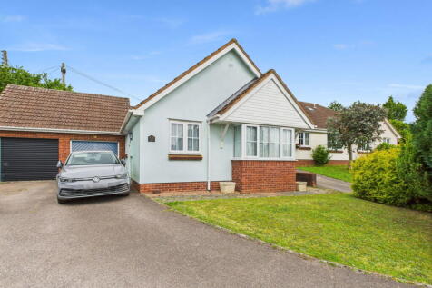 2 bedroom detached bungalow for sale