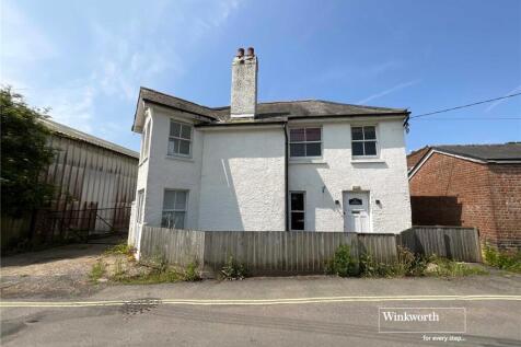 6 bedroom detached house for sale