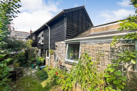 5 bedroom terraced house for sale