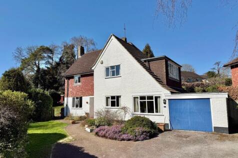 Mytten Close, Cuckfield 4 bed detached house for sale