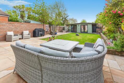 Fordbridge Road, Surrey TW15 5 bed semi