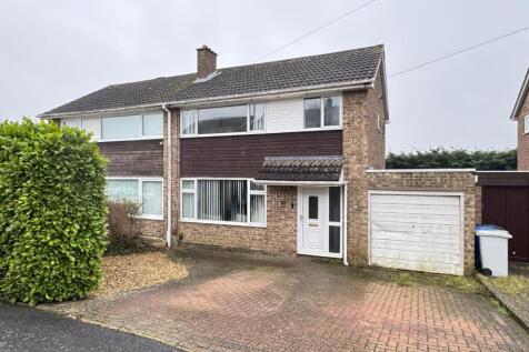 Lancaster Road, Rothwell, Kettering 3 bed semi