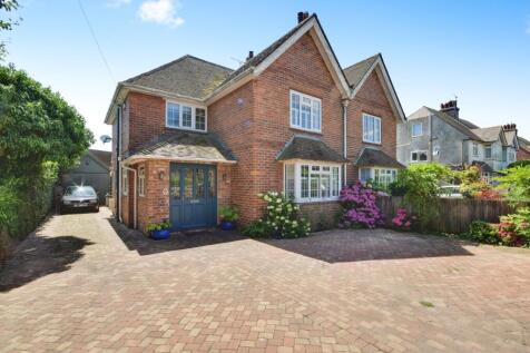4 bedroom semi-detached house for sale