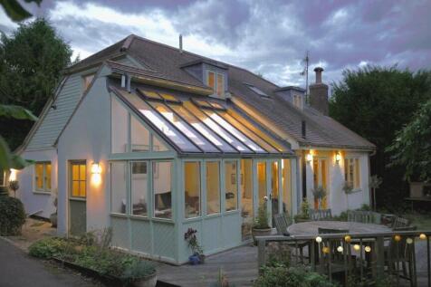 Welwyn 4 bed equestrian property for sale