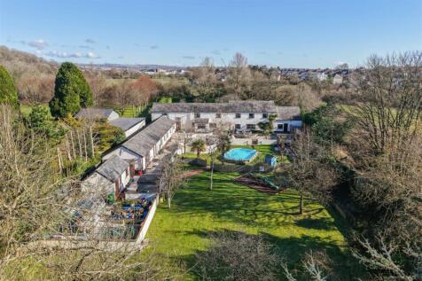 Lletyr Bont Newydd, Merthyr Mawr... 5 bed barn conversion for sale