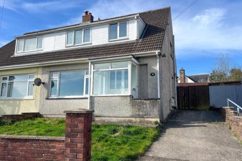 4 bedroom semi-detached bungalow for sale