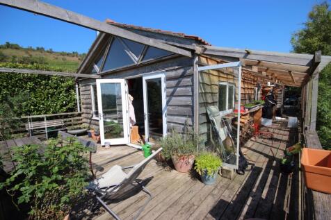 2 bedroom detached house for sale