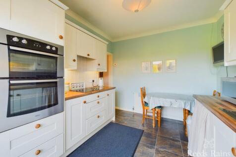 2 bedroom bungalow for sale