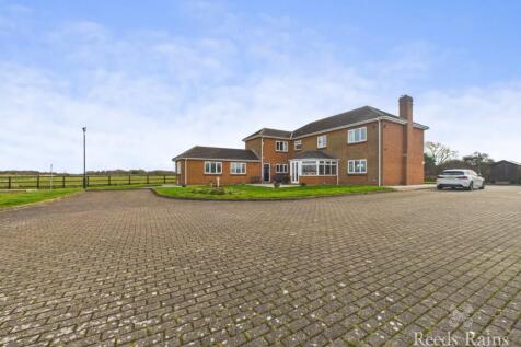 5 bedroom detached house for sale