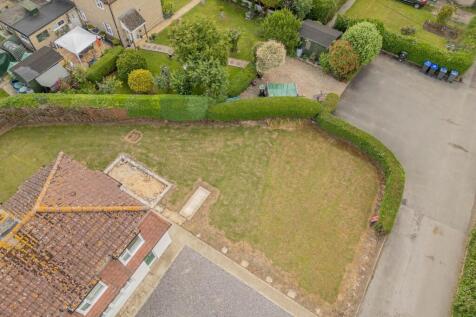 Winkins Lane, Great Somerford, SN15 2 bed property with land for sale