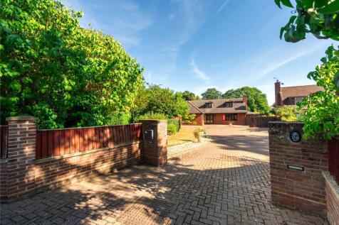 Ampthill Road, Silsoe, Bedfordshire... 3 bed detached house for sale