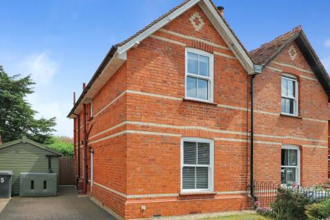 2 bedroom semi-detached house for sale