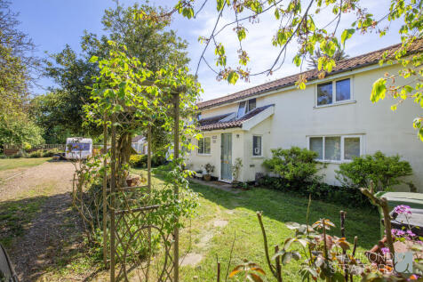 Chapel Road, Bunwell 4 bed cottage for sale