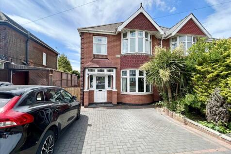 3 bedroom semi-detached house for sale