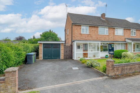 3 bedroom semi-detached house for sale