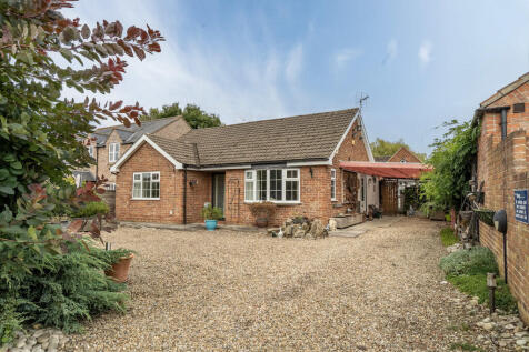 Main Street, Sutton On Derwent 2 bed detached bungalow for sale